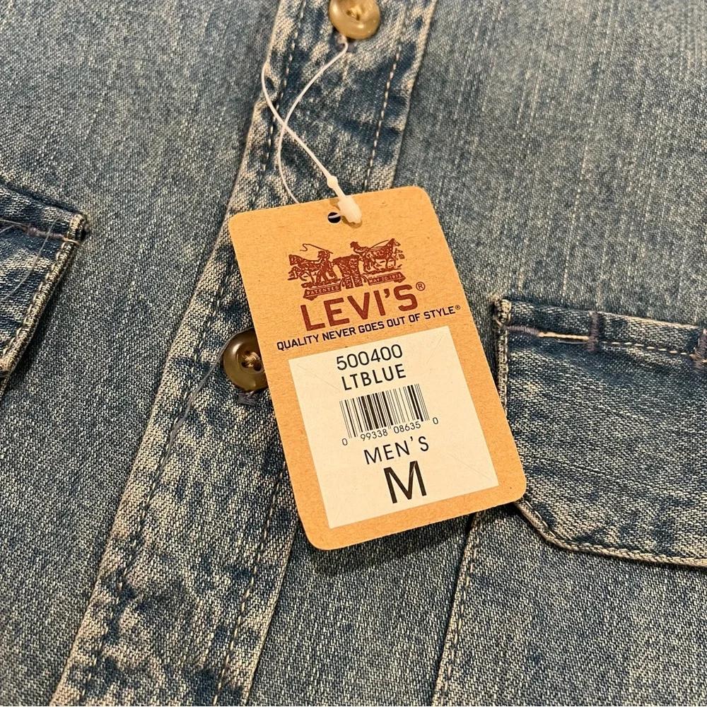 NWT Levi’s Men’s Denim Worker Long-Sleeve Button Down Shirt Light Blue Medium